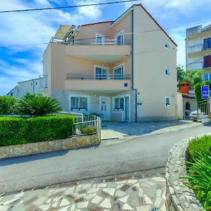 villa-jela-trogir.splithotels.org/
